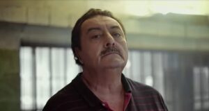 Claudio Rissi personificando su ultimo gran personaje en tv: Borges en El Marginal