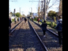 Pasajeros caminando por las vías, una medida gremial y demoras: un día de miércoles en el Roca