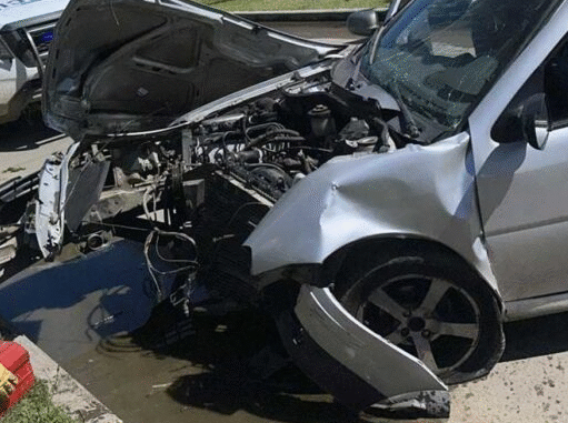 Almirante Brown: Se descompensó y chocó contra una columna