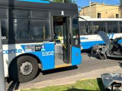Cuatro heridos en Calzada tras un fuerte choque entre un auto y un colectivo