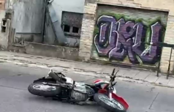 Tragedia en Quilmes: un motociclista murió al chocar contra una soga que cortaba la calle en un corso barrial