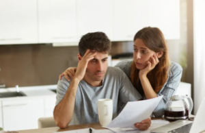 Advierten que el 56% de los hogares argentinos se endeuda para subsistir y la mayoría no llega a fin de mes