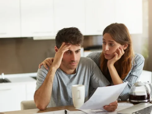 Advierten que el 56% de los hogares argentinos se endeuda para subsistir y la mayoría no llega a fin de mes