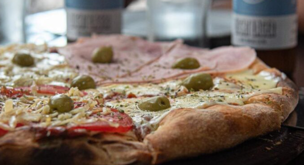 Ruta de las pizzerías en Almirante Brown: Lanzan “Pizza Libre” todos los jueves a precio promocional