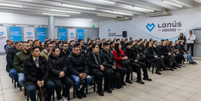 Con 120 cadetes, Lanús lanzó su propia escuela de policía municipal
