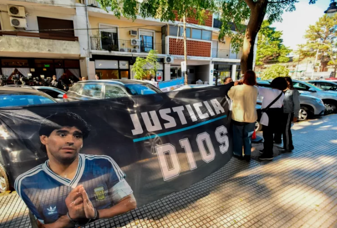 Juicio por la muerte de Diego Maradona: declara un cardiólogo de la Junta Médica