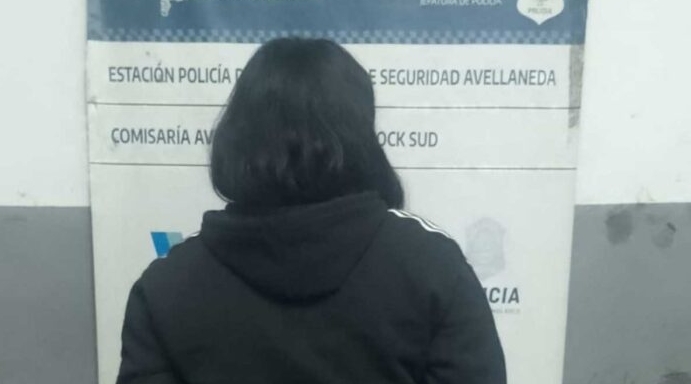 Detuvieron a una joven que era buscada por un homicidio en Avellaneda