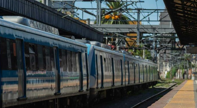 Tren Roca: demoras en el ramal Bosques por un arrollamiento en la estación Bernal